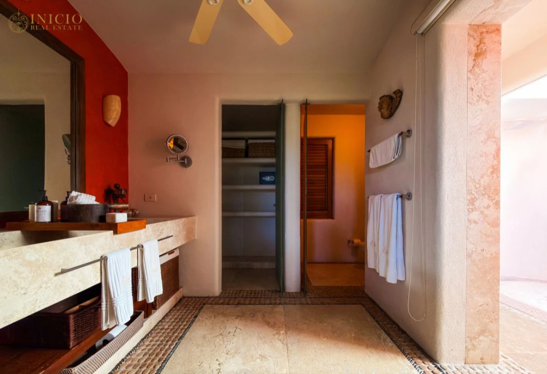 Suite 03 Interior